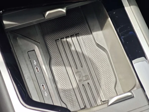 Volkswagen Passat Variant Elegance + dovýbava DSG 2,0 TDI 110kW 27