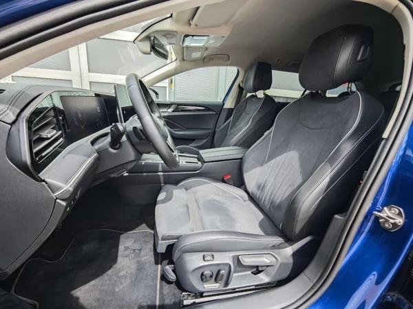 Volkswagen Passat Variant Elegance + dovýbava DSG 2,0 TDI 110kW 11