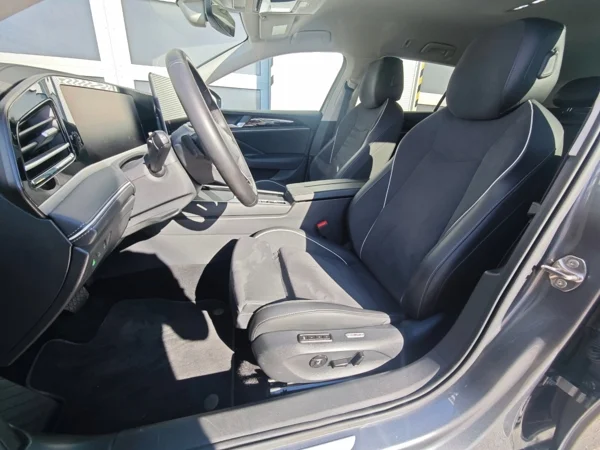 Volkswagen Passat Variant Elegance + dovýbava DSG 2,0 TDI 110kW 11