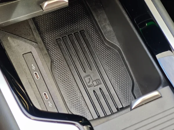 Volkswagen Passat Variant Elegance + dovýbava DSG 2,0 TDI 110kW 31