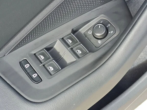 Volkswagen Passat Variant Elegance + dovýbava DSG 2,0 TDI 110kW 41