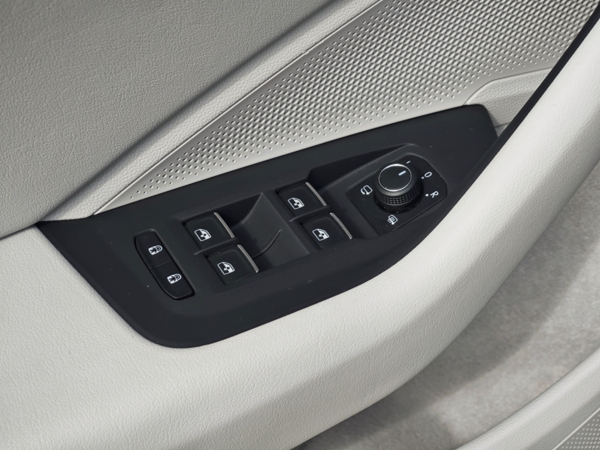 Volkswagen Passat Variant Elegance 4Motion DSG 2,0 TDI 142kW 38