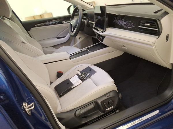 Volkswagen Passat Variant Elegance 4Motion DSG 2,0 TDI 142kW 6