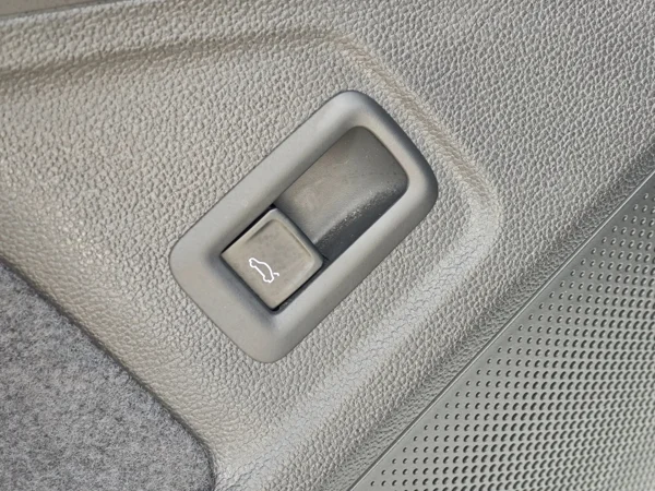 Volkswagen Passat Variant Elegance DCC Pro + dovýbava DSG 2,0 TDI 110kW 44