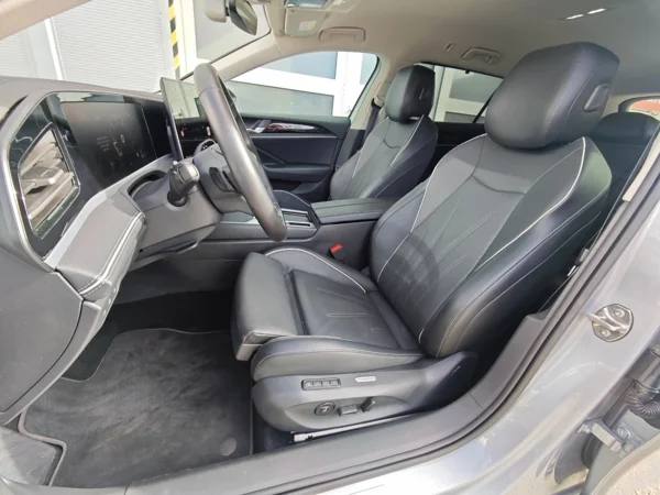 Volkswagen Passat Variant Elegance DCC Pro + dovýbava DSG 2,0 TDI 110kW 11