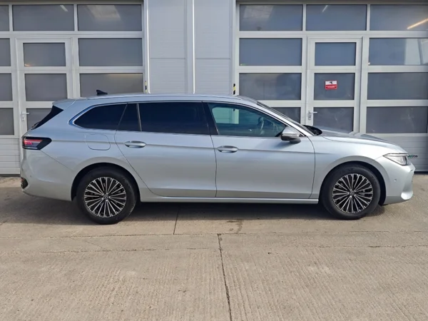 Volkswagen Passat Variant Elegance DCC Pro + dovýbava DSG 2,0 TDI 110kW 9