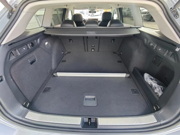 Volkswagen Passat Variant Elegance DCC Pro + dovýbava DSG 2,0 TDI 110kW 47
