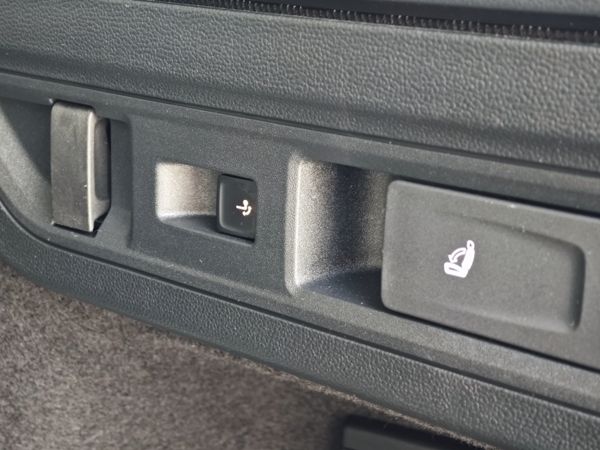 Volkswagen Passat Variant Elegance DCC Pro 4Motion DSG 2,0 TDI 142kW 44
