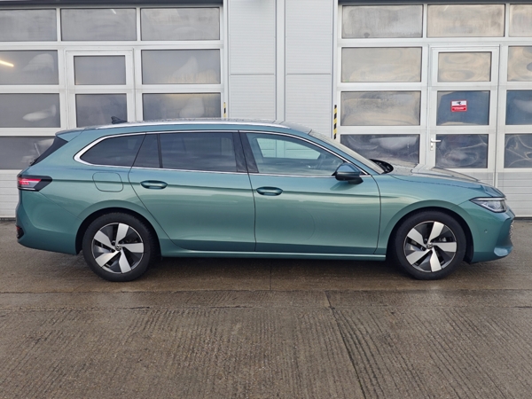 Volkswagen Passat Variant Elegance DSG 2,0 TDI 110kW 9