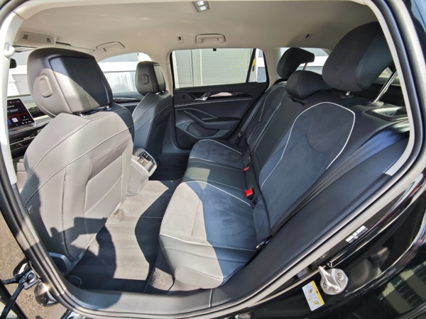 Volkswagen Passat Variant Elegance DSG 2,0 TDI 110kW 12