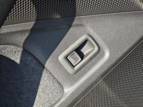 Volkswagen Passat Variant Elegance DSG 2,0 TDI 110kW 32