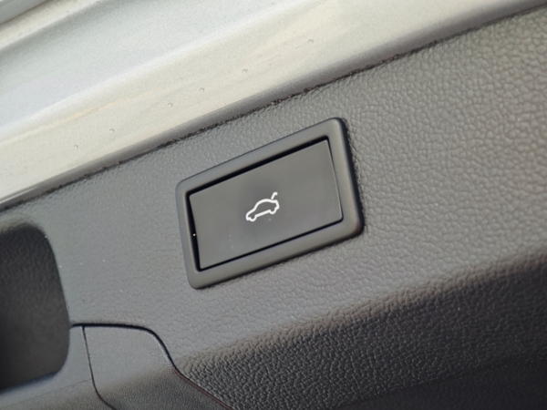 Volkswagen Passat Variant Elegance DSG 2,0 TDI 110kW 36