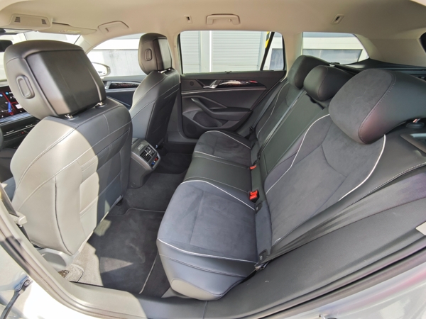 Volkswagen Passat Variant Elegance DSG 2,0 TDI 110kW 11