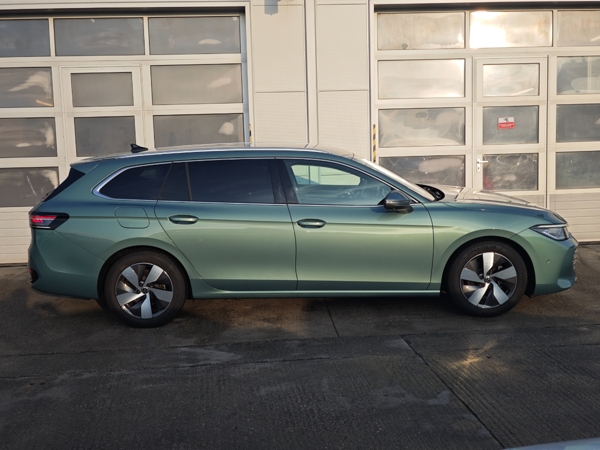 Volkswagen Passat Variant Elegance DSG 2,0 TDI 110kW 9