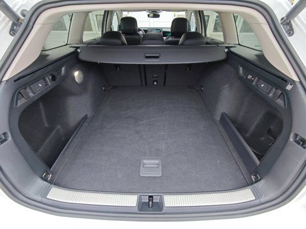 Volkswagen Passat Variant Elegance DSG 2,0 TDI 110kW 37