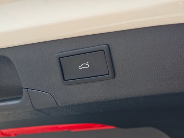 Volkswagen Passat Variant Elegance DSG 2,0 TDI 110kW 40