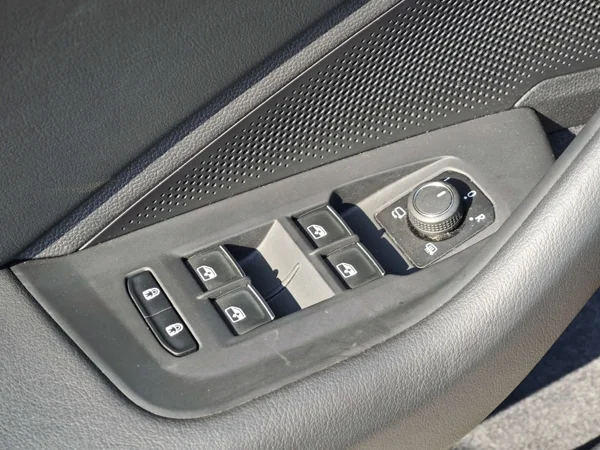 Volkswagen Passat Variant Elegance DSG 2,0 TDI 110kW 31