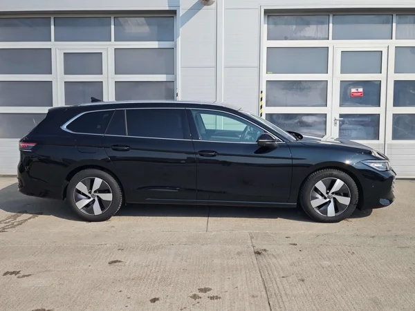 Volkswagen Passat Variant Elegance DSG 2,0 TDI 110kW 9