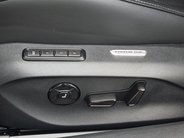 Volkswagen Passat Variant R - Line 4Motion DSG 2,0 TDI 142kW 40