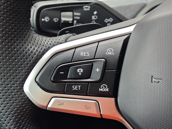 Volkswagen Passat Variant R - Line 4Motion DSG 2,0 TDI 142kW 36