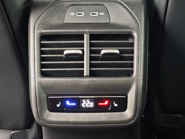 Volkswagen Passat Variant R - Line 4Motion DSG 2,0 TDI 142kW 43