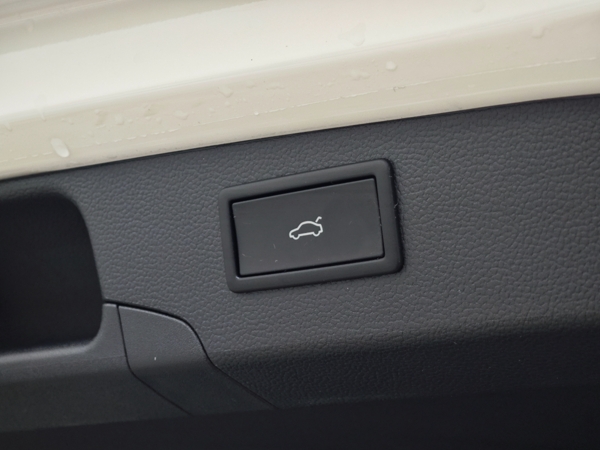 Volkswagen Passat Variant R - Line 4Motion DSG 2,0 TDI 142kW 44