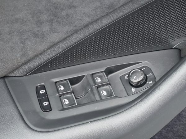 Volkswagen Passat Variant R - Line 4Motion DSG 2,0 TDI 142kW 41