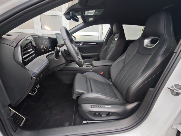 Volkswagen Passat Variant R - Line 4Motion DSG 2,0 TDI 142kW 12