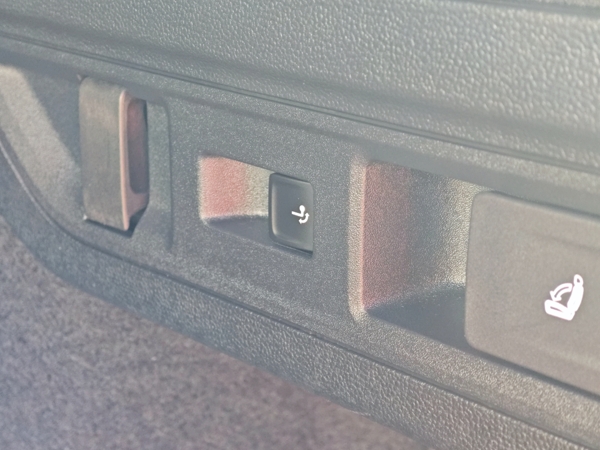 Volkswagen Passat Variant R - Line 4Motion DSG 2,0 TDI 142kW 46