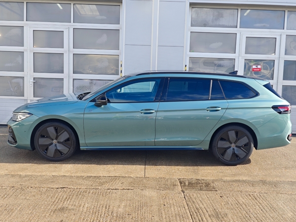 Volkswagen Passat Variant R - Line 4Motion DSG 2,0 TDI 142kW 8