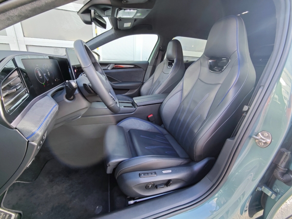 Volkswagen Passat Variant R - Line 4Motion DSG 2,0 TDI 142kW 11