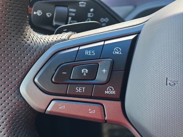 Volkswagen Passat Variant R - Line 4Motion DSG 2,0 TDI 142kW 34