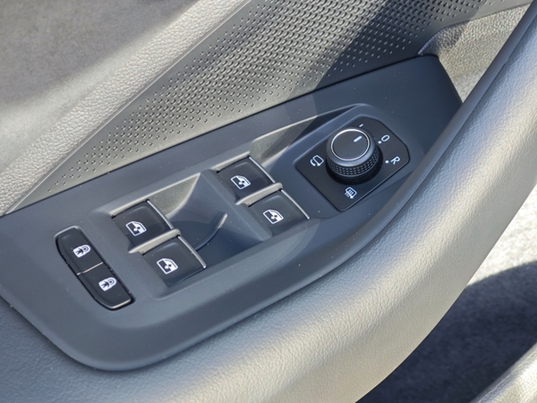 Volkswagen Passat Variant R - Line 4Motion DSG 2,0 TDI 142kW 40