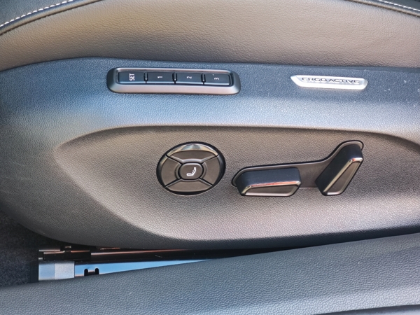 Volkswagen Passat Variant R - Line 4Motion DSG 2,0 TDI 142kW 38