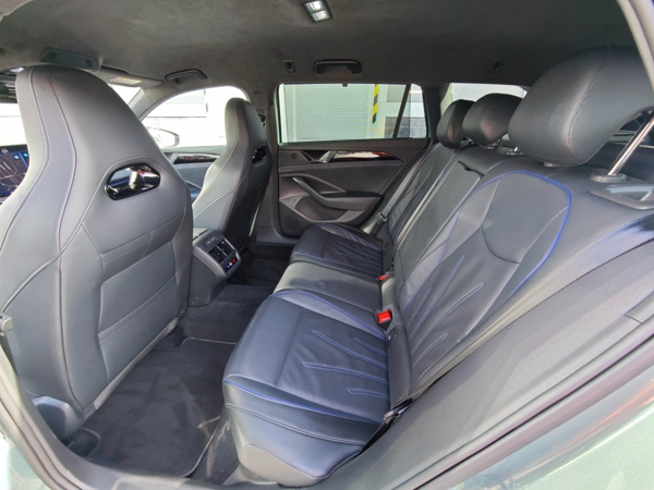 Volkswagen Passat Variant R - Line 4Motion DSG 2,0 TDI 142kW 12