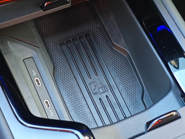 Volkswagen Passat Variant R - Line 4Motion DSG 2,0 TDI 142kW 30