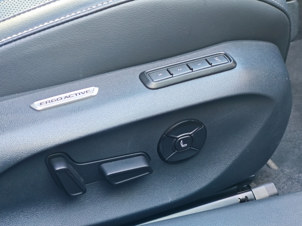 Volkswagen Passat Variant R - Line 4Motion DSG 2,0 TDI 142kW 39