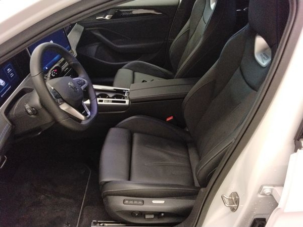 Volkswagen Passat Variant R - Line 4Motion DSG 2,0 TDI 147kW 5