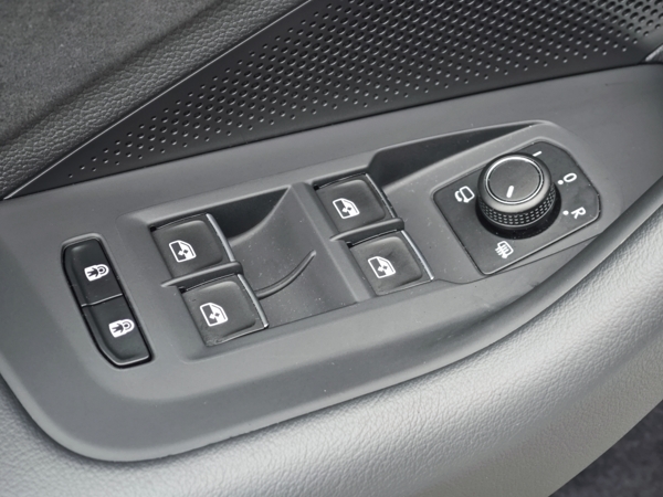 Volkswagen Passat Variant R - Line 4Motion DSG 2,0 TSI 195kW 38