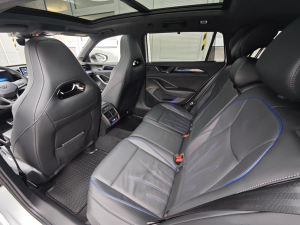 Volkswagen Passat Variant R - Line 4Motion DSG 2,0 TSI 195kW 10