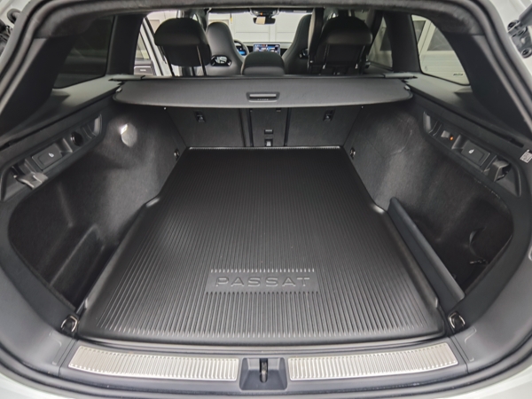 Volkswagen Passat Variant R - Line 4Motion DSG 2,0 TSI 195kW 42