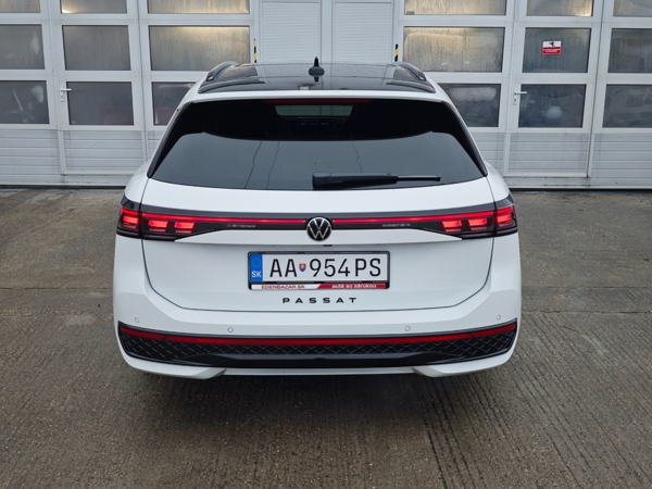 Volkswagen Passat Variant R - Line 4Motion DSG 2,0 TSI 195kW 6