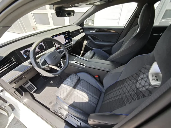 Volkswagen Passat Variant R-Line 4motion DSG 2,0 TDI 142kW 10