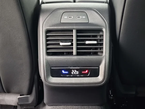 Volkswagen Passat Variant R-Line 4motion DSG 2,0 TDI 142kW 37