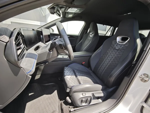 Volkswagen Passat Variant R-Line 4motion DSG 2,0 TDI 142kW 11