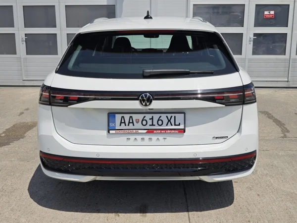 Volkswagen Passat Variant R-Line 4motion DSG 2,0 TDI 142kW 6