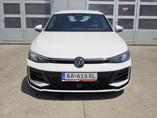 Volkswagen Passat Variant R-Line 4motion DSG 2,0 TDI 142kW 4