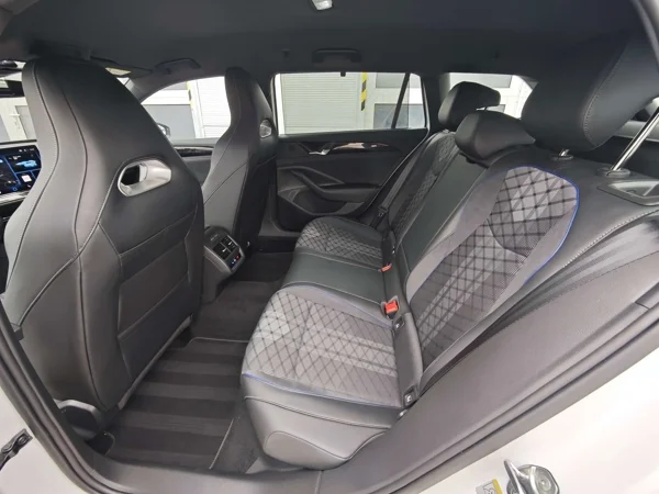 Volkswagen Passat Variant R-line DSG 2,0 TDI 110kW 12