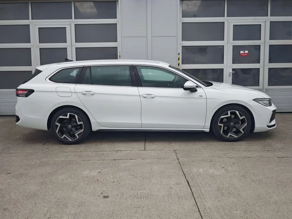 Volkswagen Passat Variant R-line DSG 2,0 TDI 110kW 9
