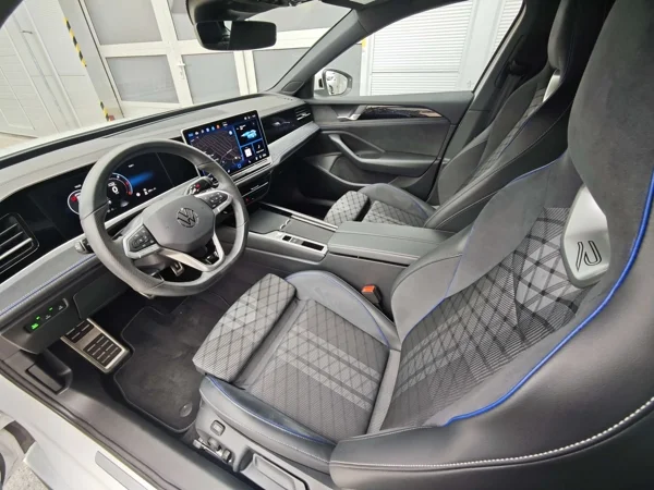 Volkswagen Passat Variant R-line DSG 2,0 TDI 110kW 10